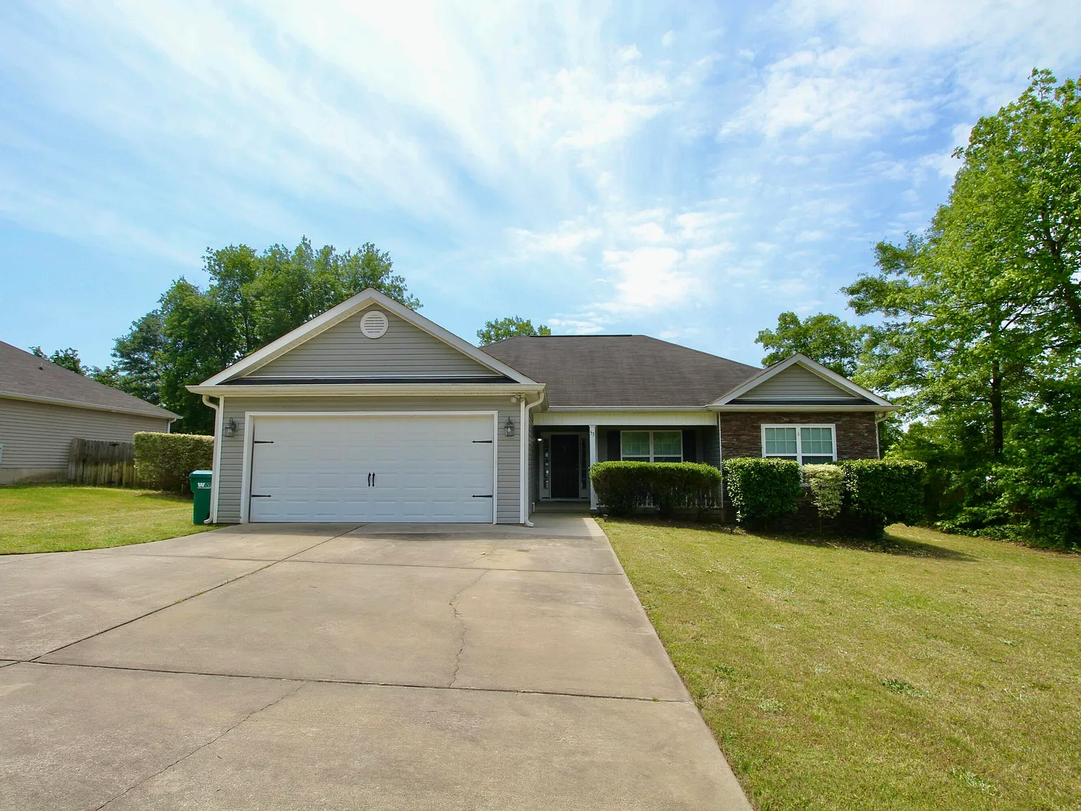 3 bed, 2.0 bath, 1485 sqft, $2,000 — Photo 2