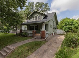 711 3rd St #A, Moline, IL 61265