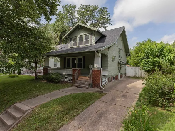 711 3rd St #A, Moline, IL 61265