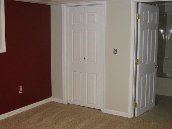 Private basement bedroom with walk-in closet and ensuite bat