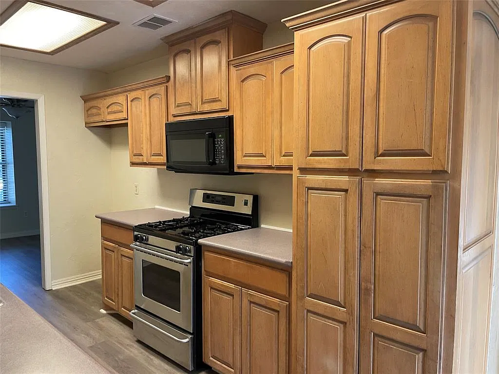 3 bed, 2.0 bath, 1458 sqft, $1,750 — Photo 2