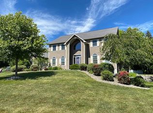 8460 Prestwick Dr, Manlius, NY 13104