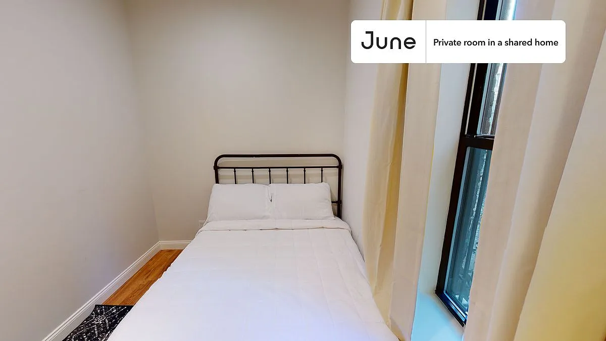 Full bedroom in 3 bed/1 bath home in Hamilton Heights #795 B — Photo 2