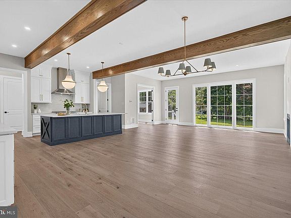 5th image of 440 Highland Ave
