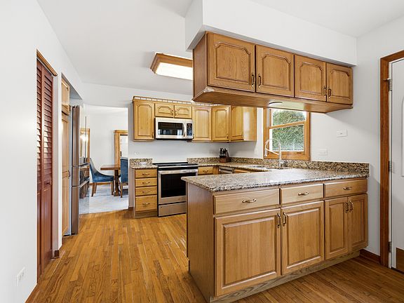 5th image of 962 Kentucky Ln