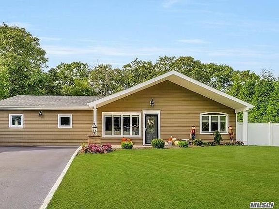 5th image of 22 Fairwood Ln