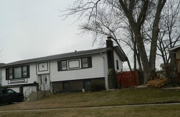 2nd image of 15325 Las Robles St