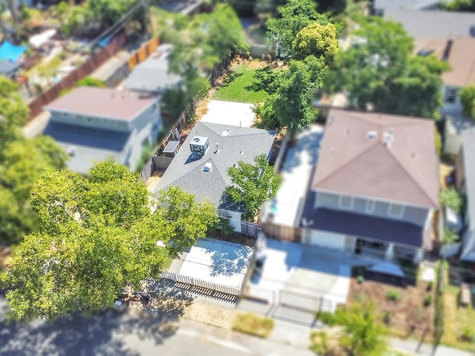 1st image of 3211 32nd St