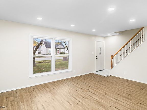 5th image of 26430 Drakefield Ave