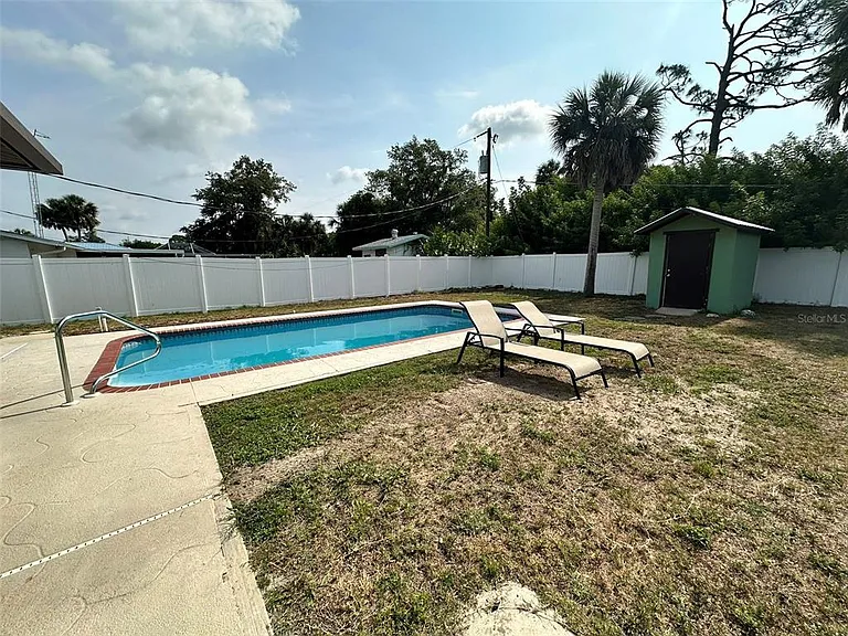 390 Kenova St — Photo 17