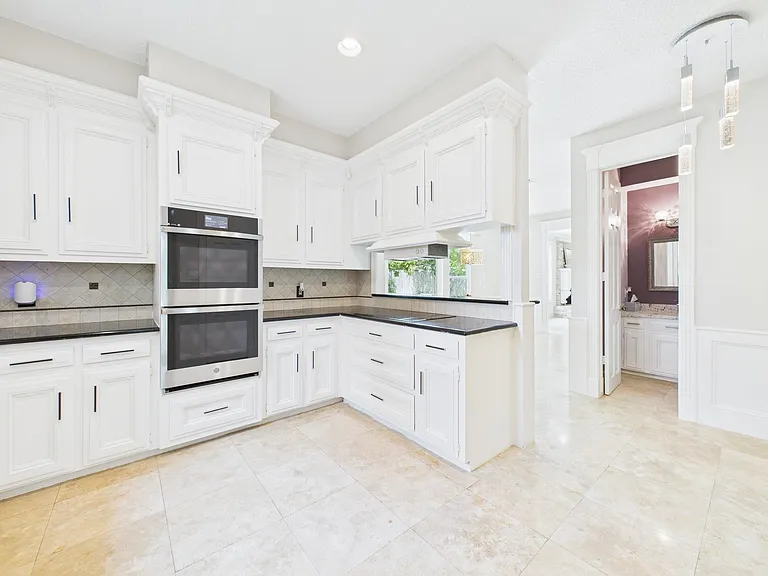 702 Daria Ct — Photo 13