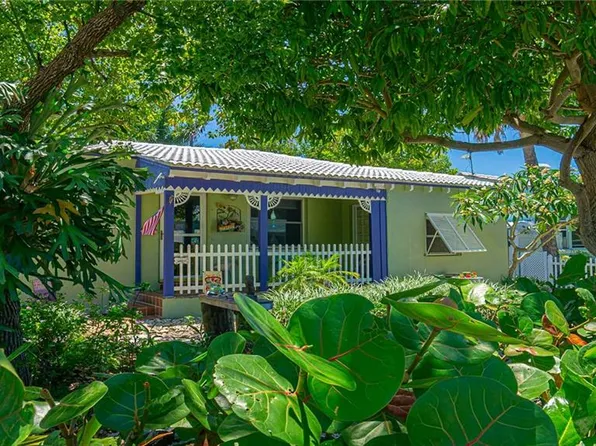 15910 1st St E, Redington Beach, FL 33708