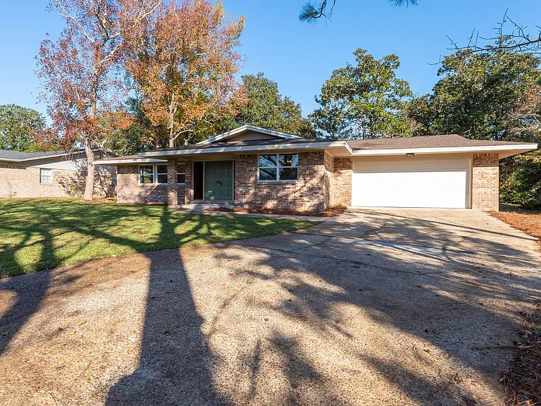 1 Stafford Cir — Photo 2
