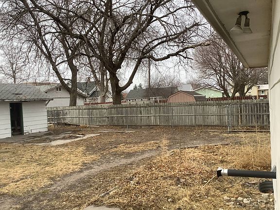 3rd image of 821 Sheridan St