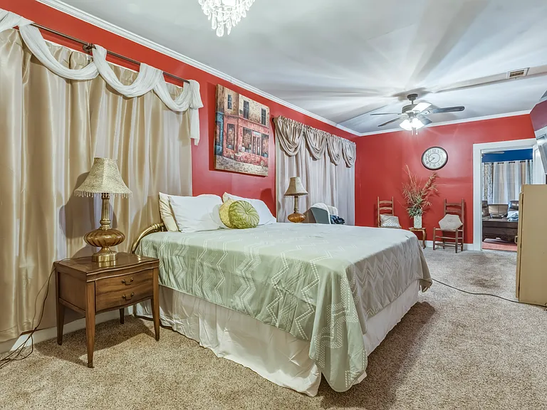 412 Pinehill Dr — Photo 2