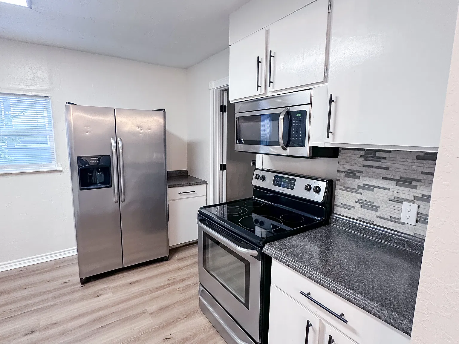 3 bed, 1360 sqft, $950 — Photo 4