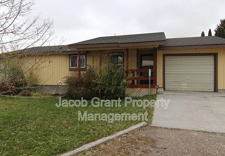 5023 E Walker Ave #B — Photo 2