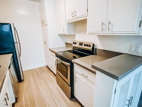 3rd image of 8011 Romaine St #256