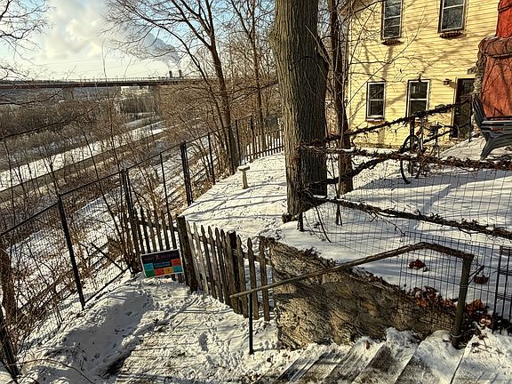 4th image of 107 Wilkin St