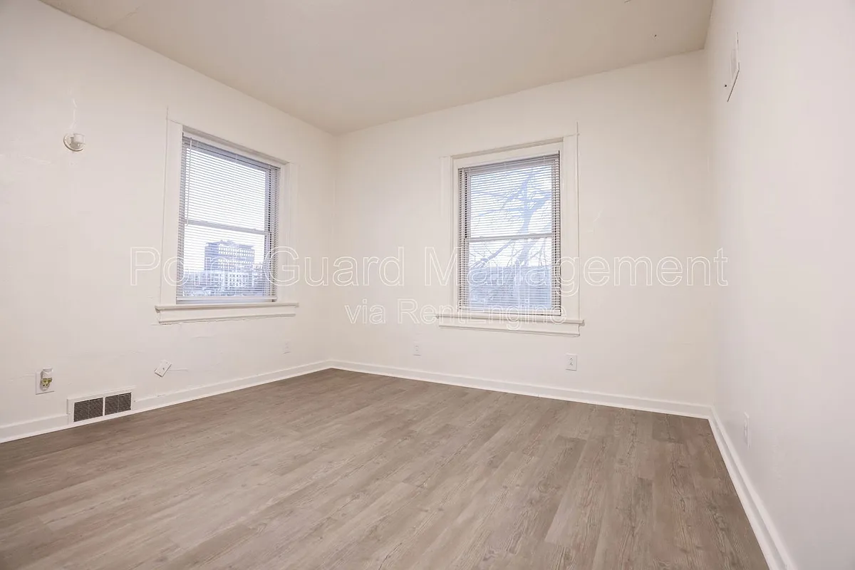 Building Photo - 102 N 38th Ave #3