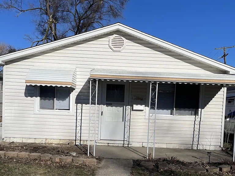 27036 Vance St — Photo 1