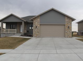 5005 15th Avenue Pl, Kearney, NE 68845