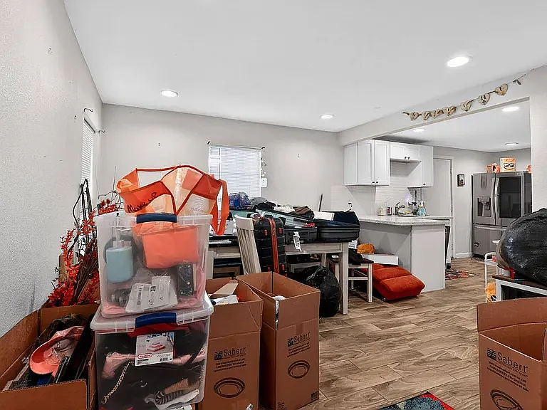 511 W Orange St — Photo 22
