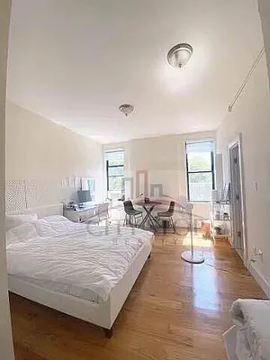 Rented by City Stop Realty | media 4