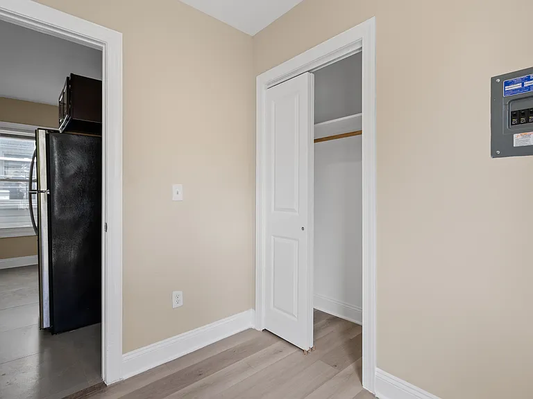 144 Inslee Pl #3R — Photo 8