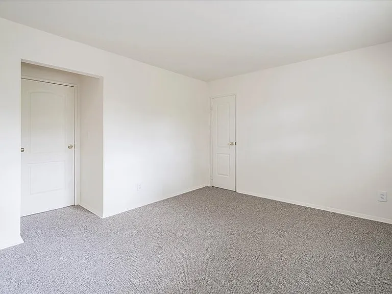 Forest Park Gardens Apartments — Photo 17