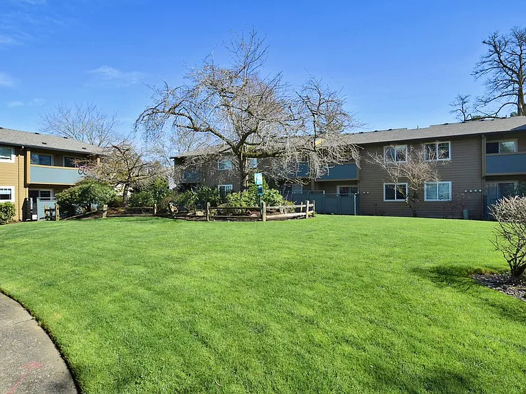 Crescent Ridge — Photo 10