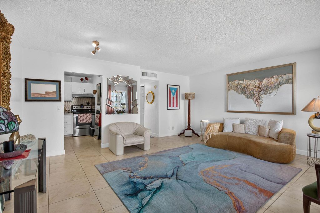 2840 NE 14th St #109A, photo 3
