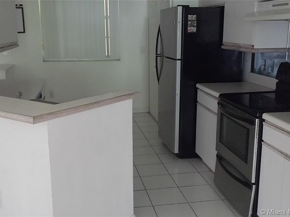 5th image of 3115 NE 184th St APT 4106