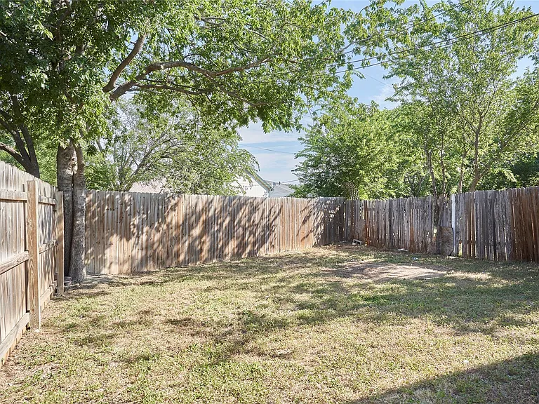 508 Gregory Ct — Photo 13