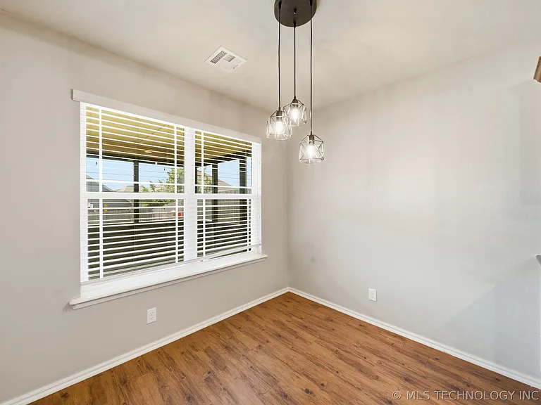 13328 S 21st Pl — Photo 8