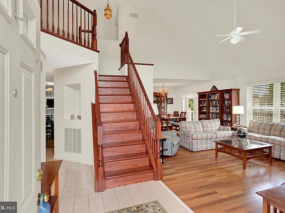 3rd image of 2801 Oakwood Dr