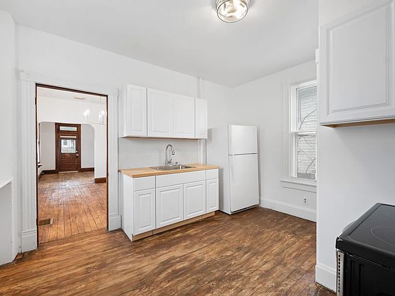 4th image of 808 Prytania Ave