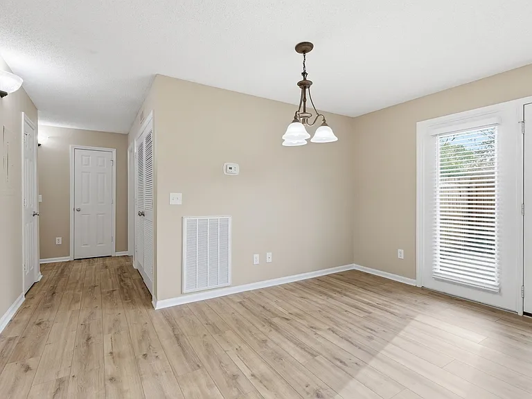 2717 Kennedy Ct — Photo 9