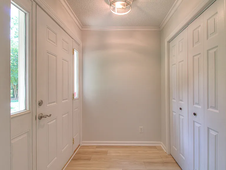 1112 Willoughby Rd — Photo 9