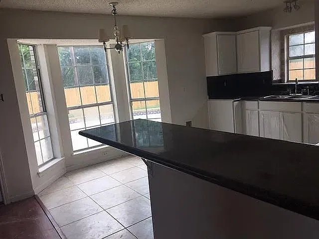 4 bed, 2.5 bath, 1919 sqft, $2,850 — Photo 4