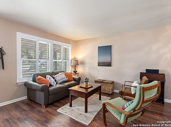 3rd image of 627 Blakeley Dr