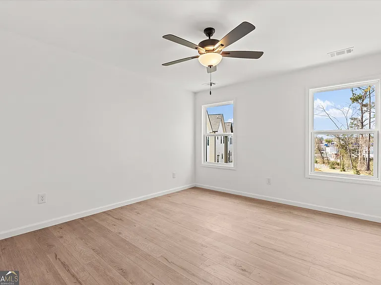 105 Carroll Cir — Photo 5