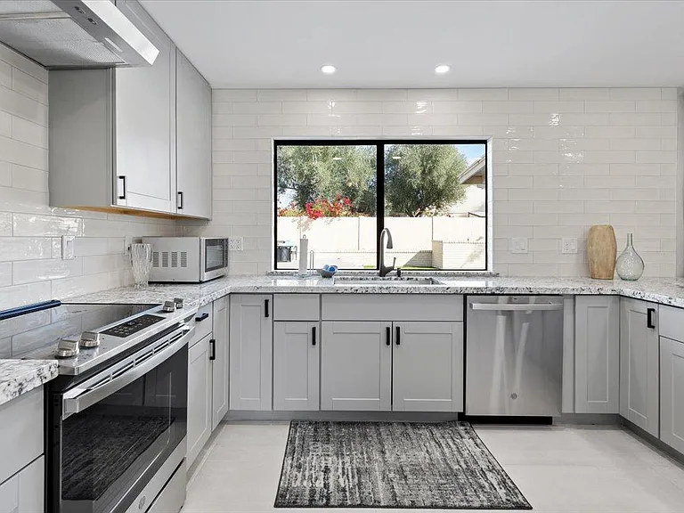 1745 N La Rosa Dr — Photo 8