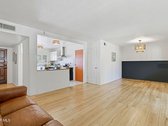 4th image of 4943 Camden Cir