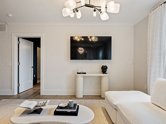 4th image of 19 Washington St #455