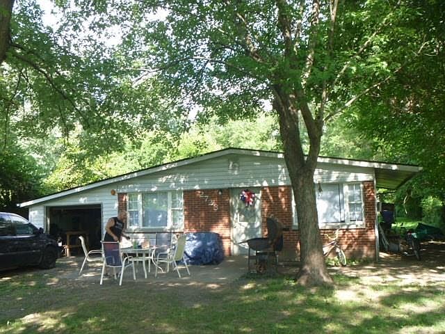 2nd image of 2723 N Hawthorne Ln