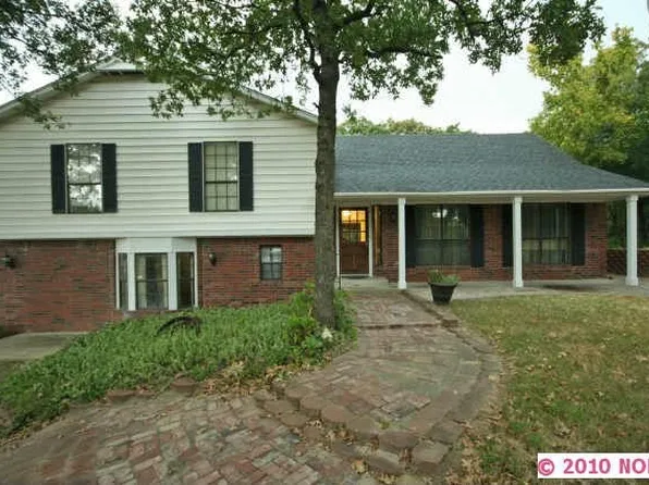 2642 Raintree Cir, Sapulpa, OK 74066