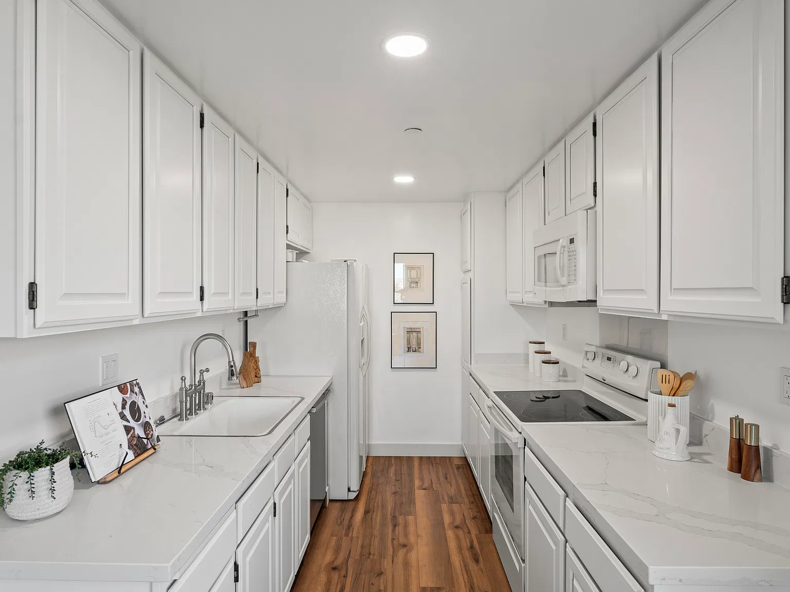 320 Elm St — Photo 4