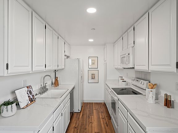 4th image of 320 Elm St APT 304