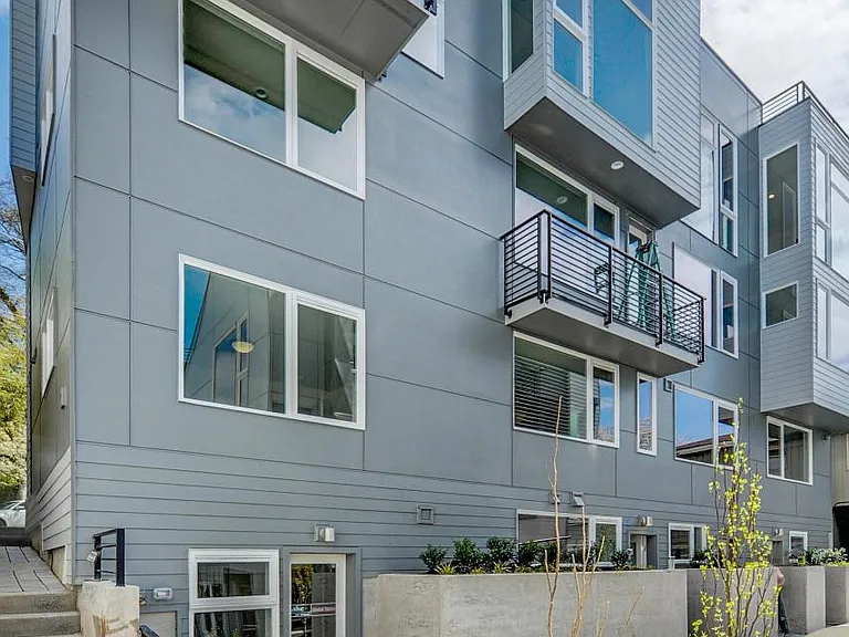 Belmont Ave E — Photo 18